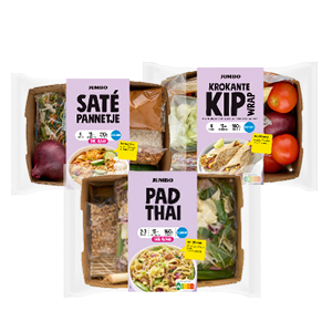 Gesneden verspakket pad thai, satépannetje of krokante kip wrap